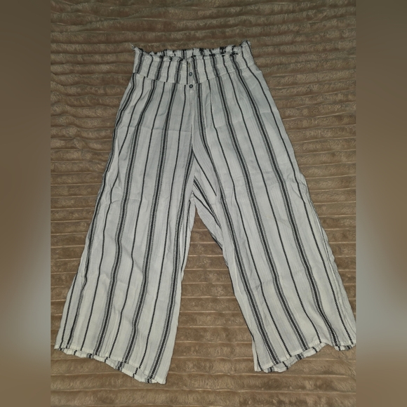 Francesca's "Mi Ami" Black & White Striped Culotte Pants - M - Picture 1 of 3